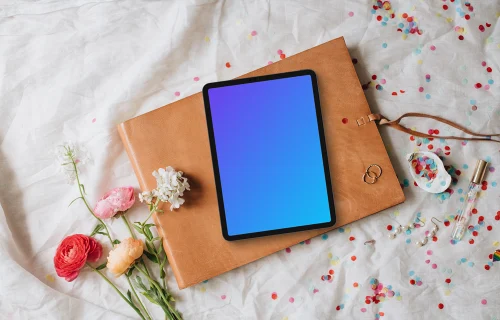 iPad gratuito mockup com tema de casamento