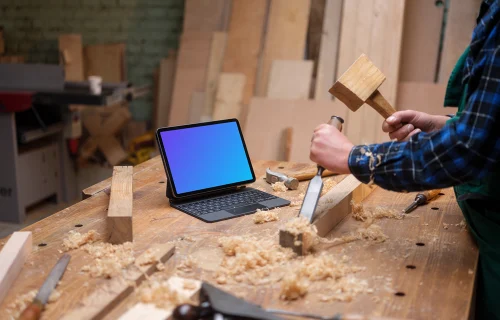 iPad Air mockup dans l'atelier de menuiserie