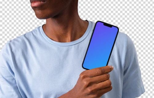 Homem de camisa clara segurando o iPhone com uma das mãos