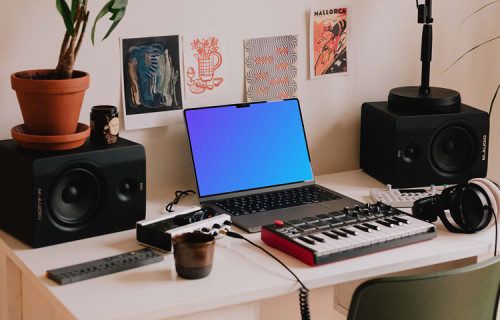 Estudio de podcast mockup con MacBook Pro