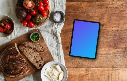 Tablet mockup con desayuno de estilo