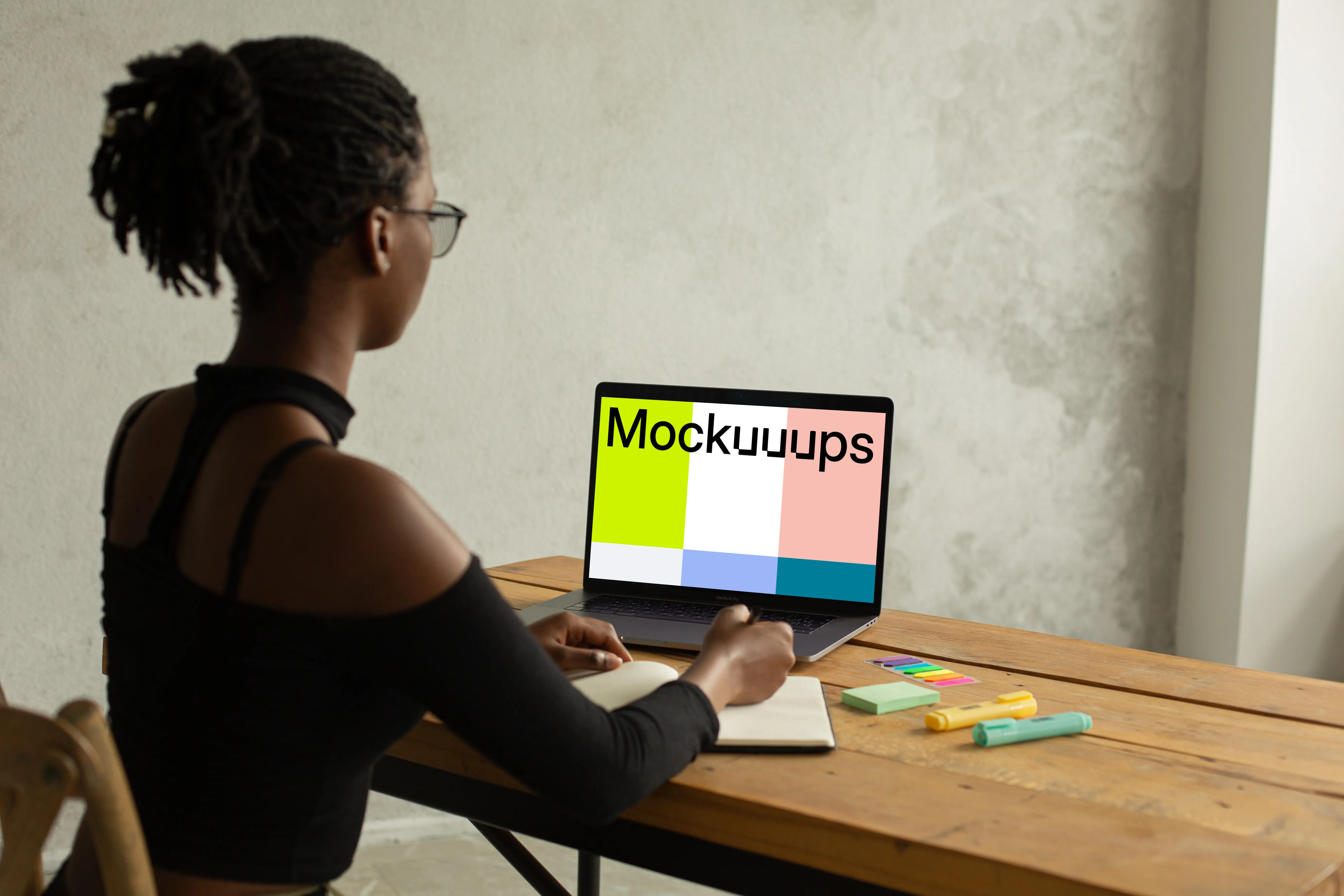 Lady typing on her MacBook Pro