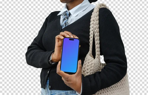 Mujer con un iPhone en la mano mockup