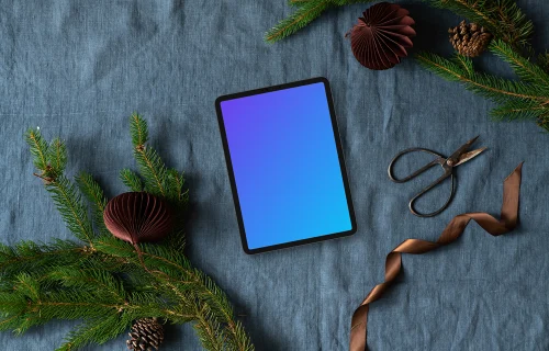 Navidad mockup con tablet y regalos