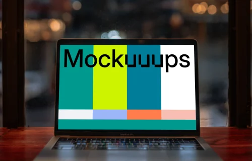 Lapton mockup on desk