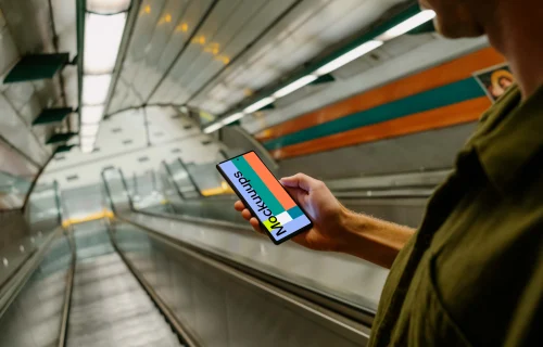 Man hand holding a Google Pixel 6 mockup