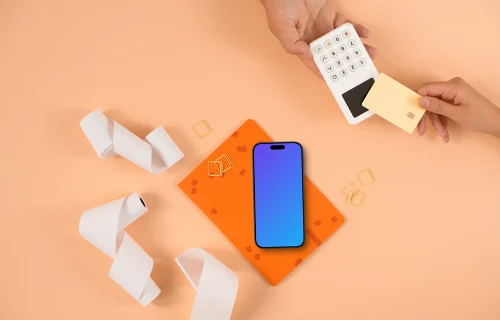 Plano de fundo de pêssego, terminal de pagamento e um iPhone mockup