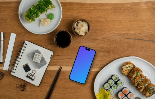 Smartphone mockup entouré de sushis et de décorations