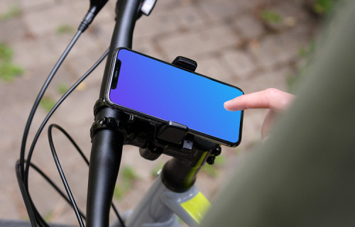 Golpeando el iPhone 11 Pro mockup en soporte de bicicleta con manillar a un lado.