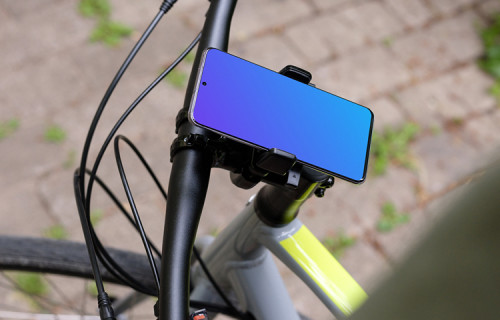 Gros plan sur le Samsung S20 mockup monté sur un support pour vélo