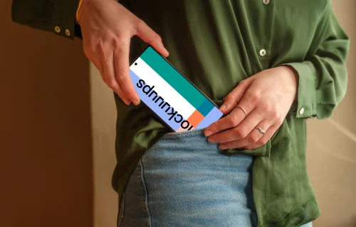 Google Pixel 6 mockup in the woman’s pocket