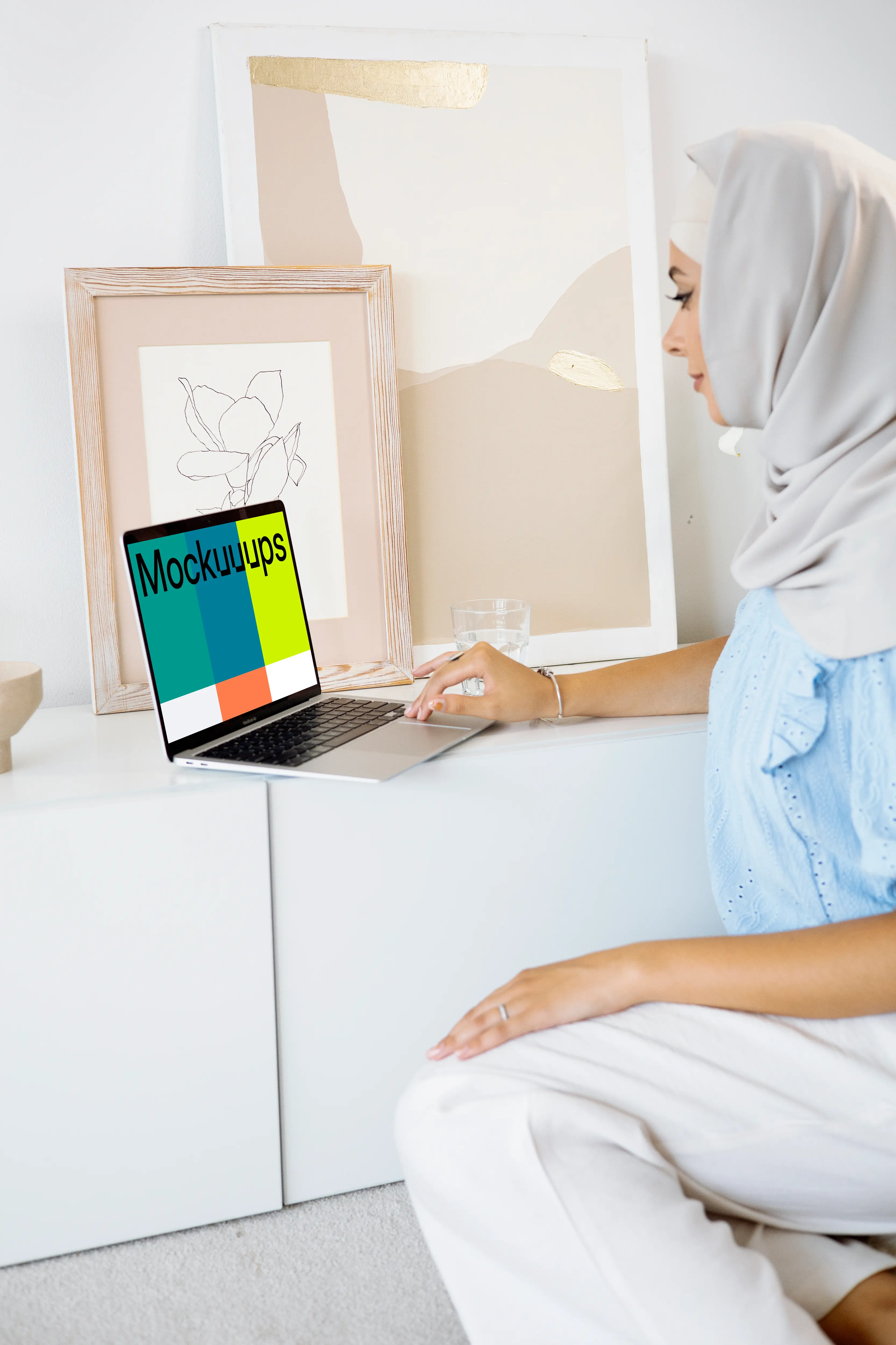 Lady using a MacBook Pro mockup