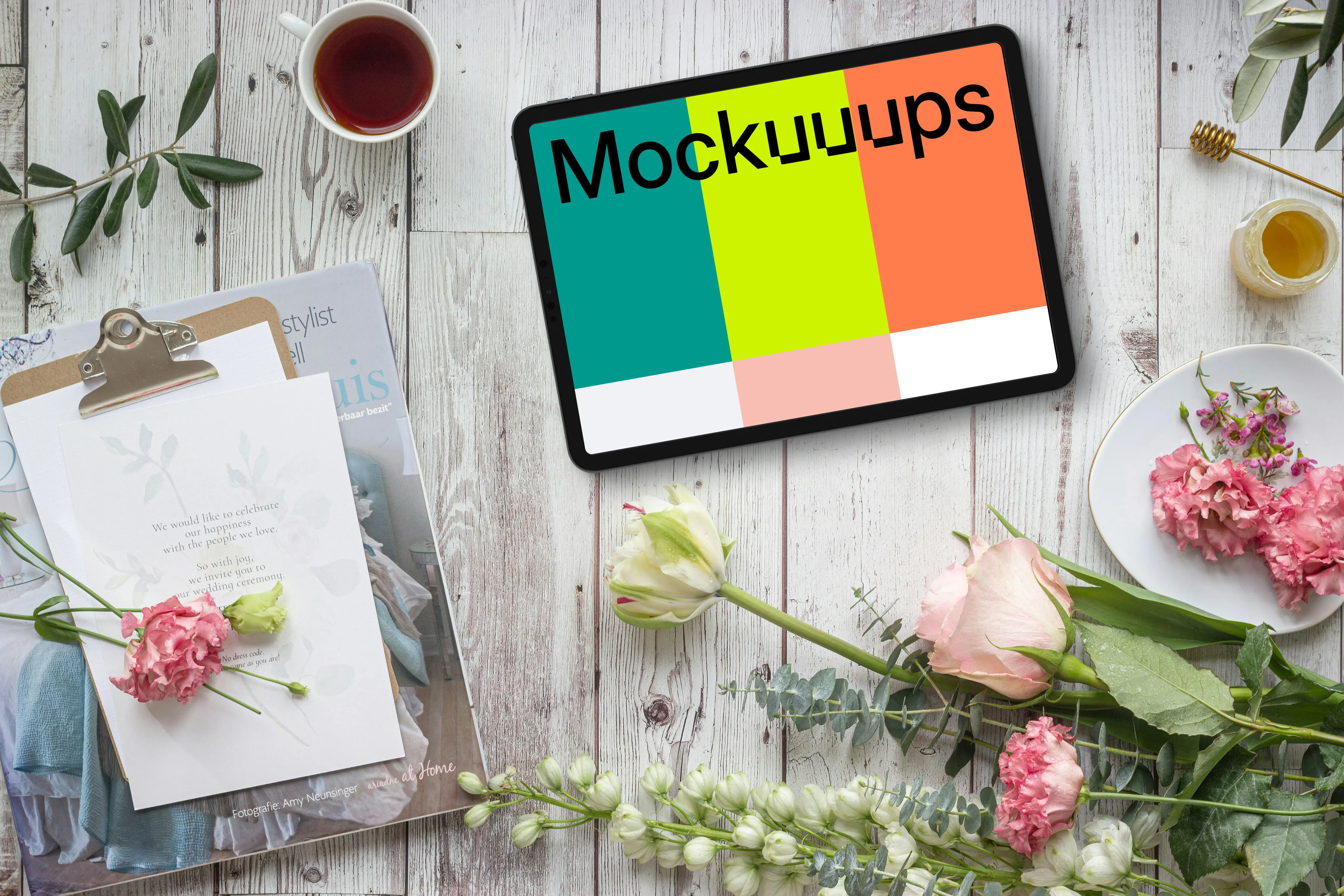 Tablet mockup on white wood decorated by flowers
