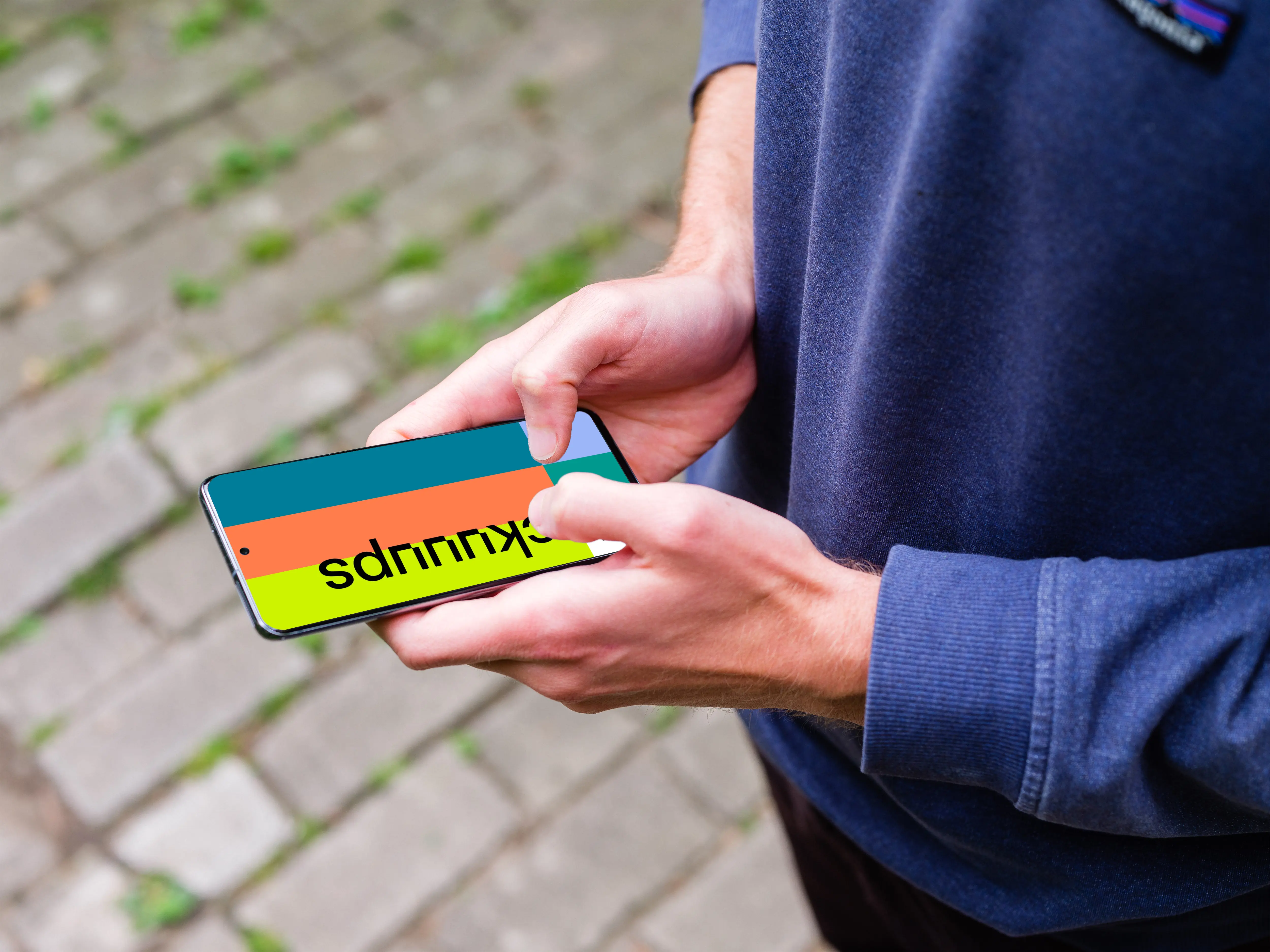 Tapping thumbs on Samsung Galaxy S20 mockup