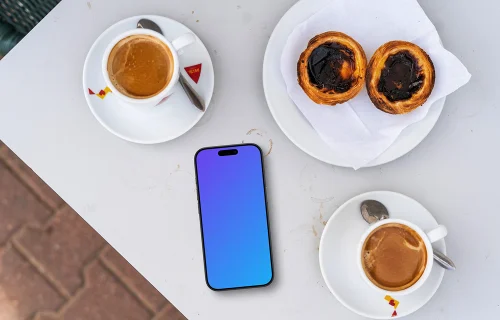 Un smartphone mockup avec des cafés et des en-cas