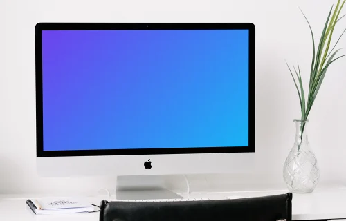 iMac mockup em uma mesa com uma cadeira preta