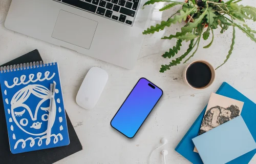mockup gratuit de l'appareil smartphone avec un MacBook sur le côté