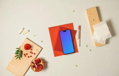 Smartphone mockup y productos de cuidado íntimo