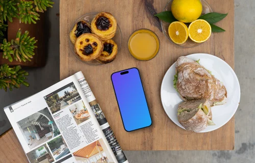 Smartphone mockup dans un café avec des sandwichs