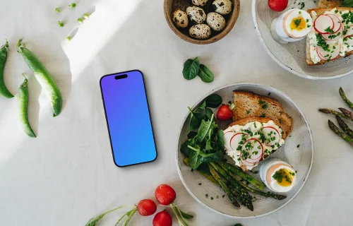 Smartphone mockup sur une table avec un repas de Pâques