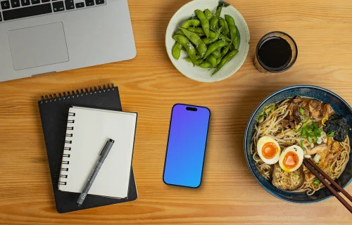 Smartphone mockup sur une table avec de la nourriture japonaise