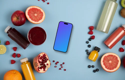 Smartphone mockup entouré de fruits et de jus de fruits