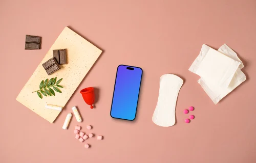 Smartphone mockup con artículos de higiene femenina