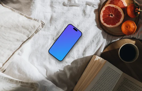 Petit-déjeuner ensoleillé au lit et iPhone mockup