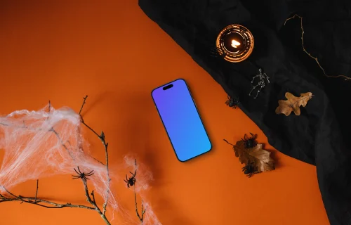 Vue de dessus d'une table d'Halloween avec un smartphone mockup