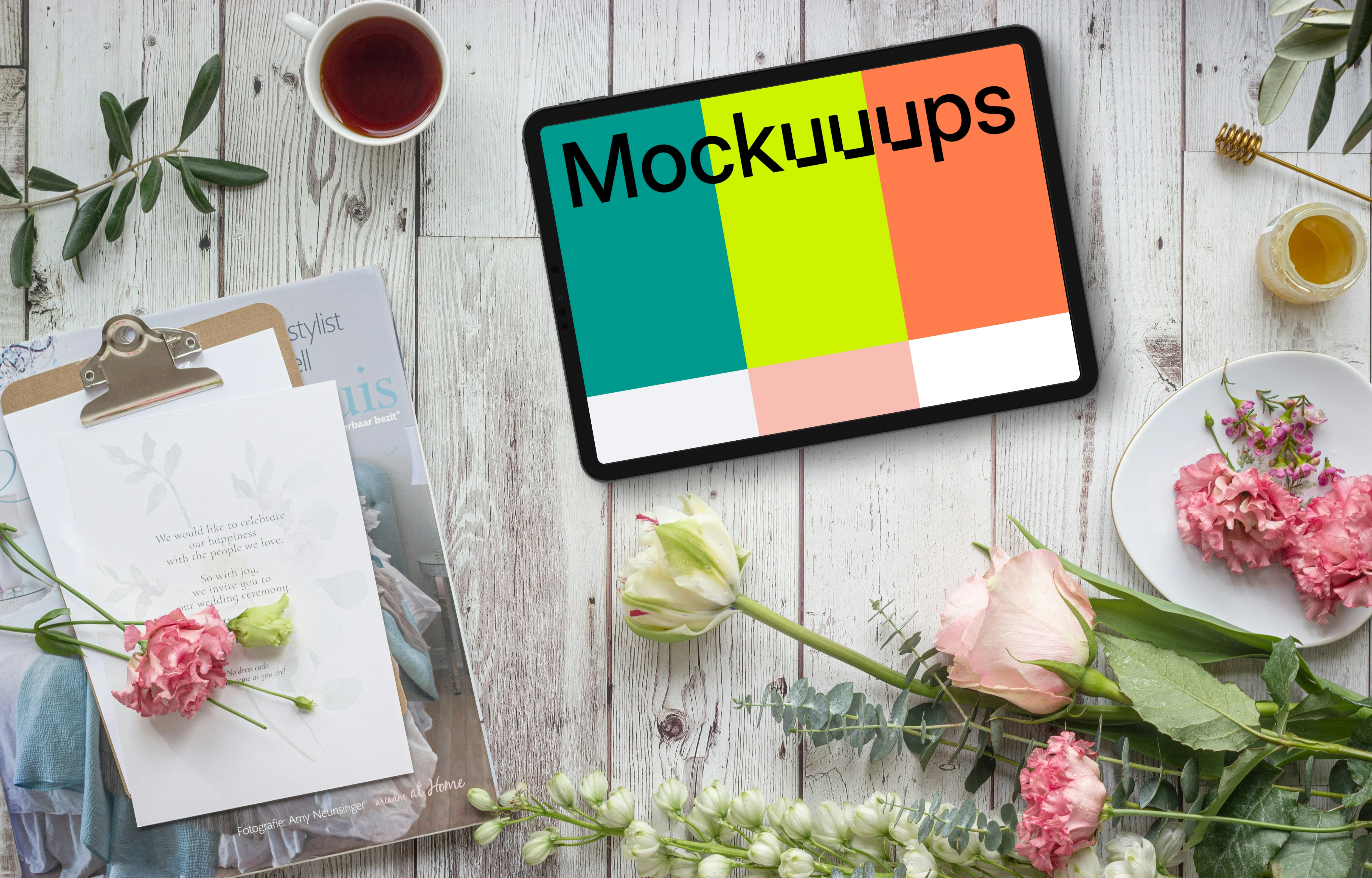 Tablet mockup on white wood decorated by flowers