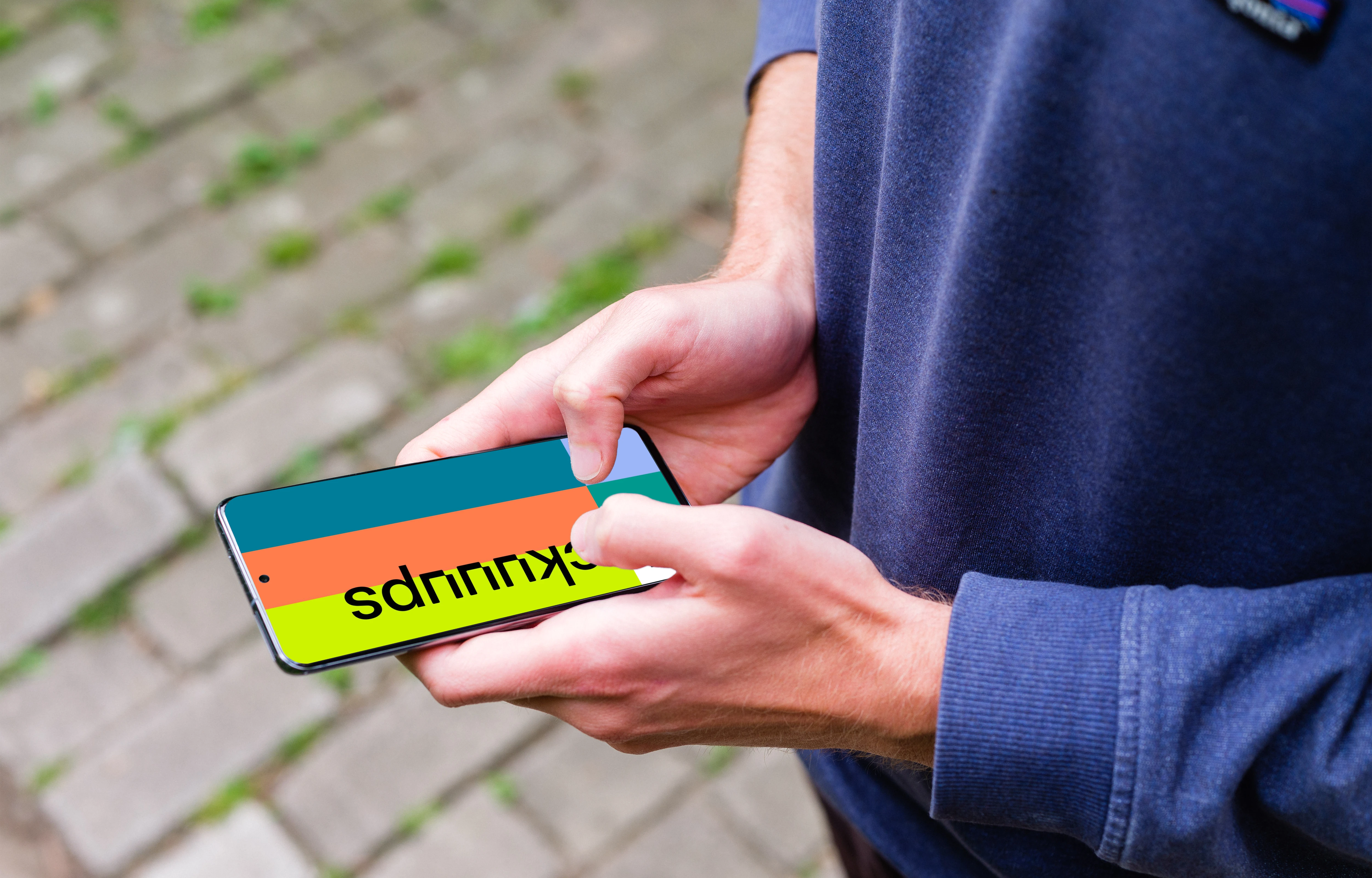 Tapping thumbs on Samsung Galaxy S20 mockup