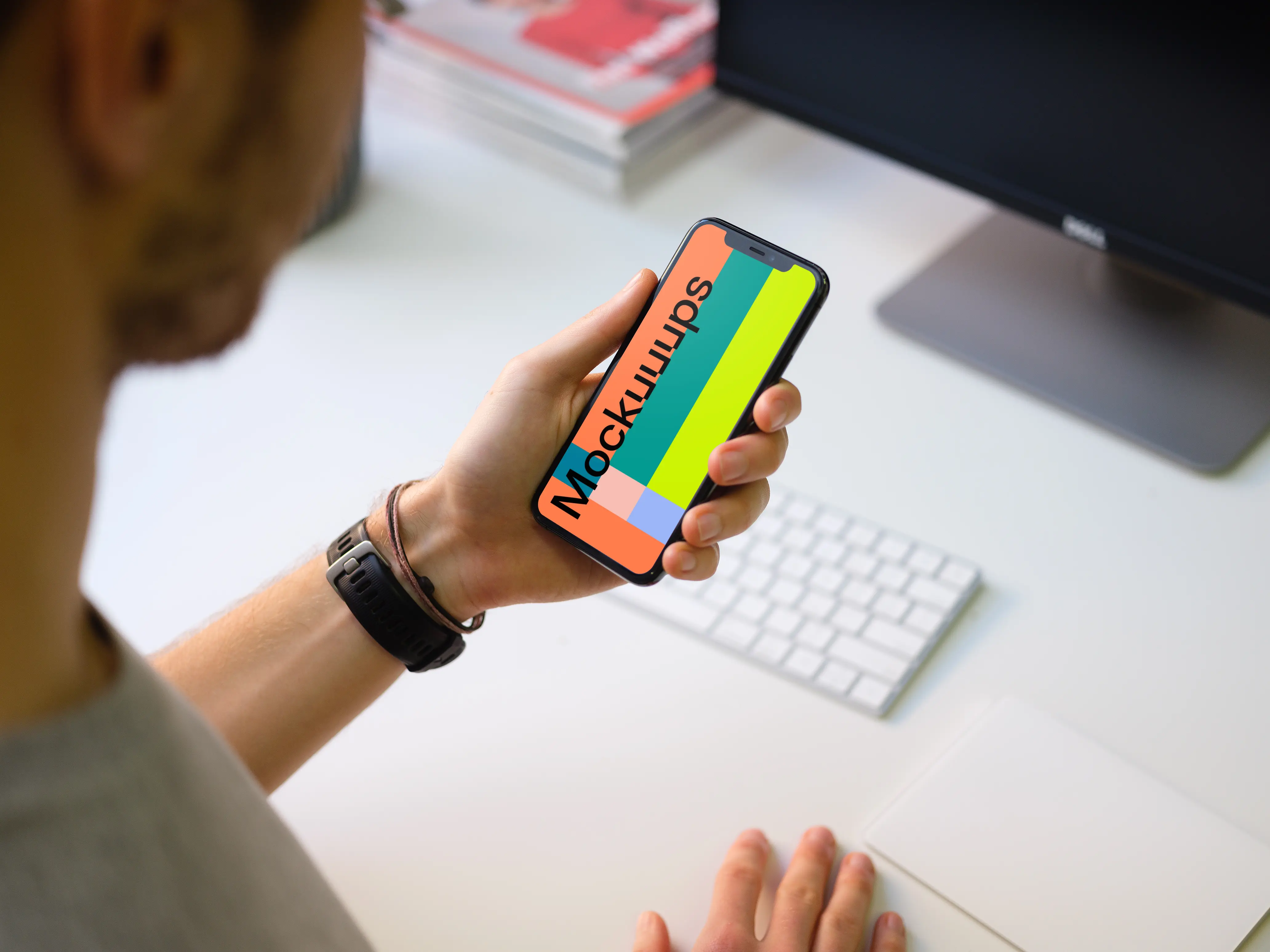 Reading an article on iPhone 11 mockup