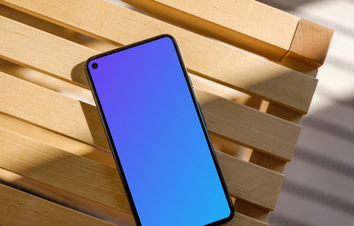 Pixel 5 mockup en un soporte de madera