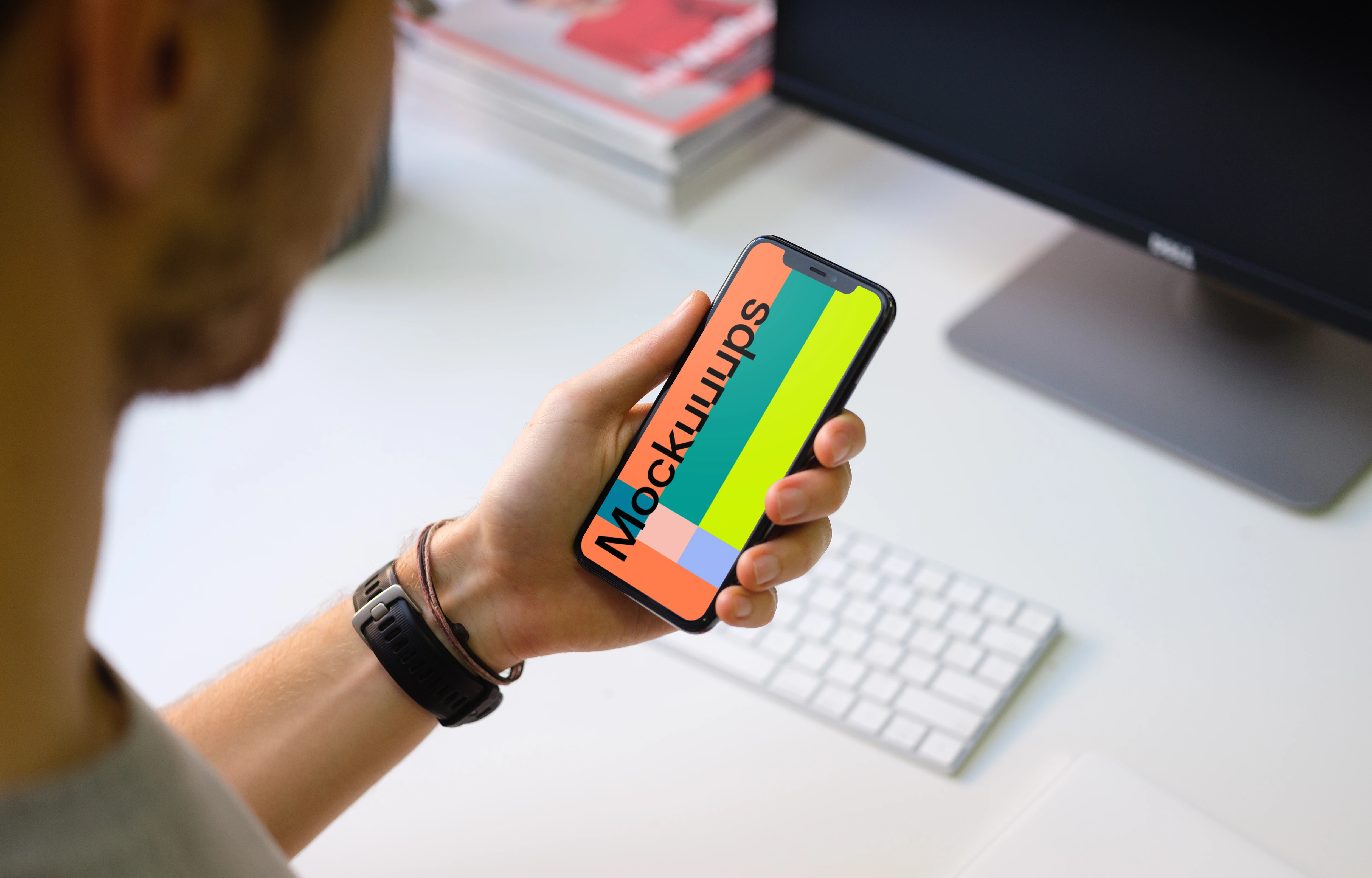 Reading an article on iPhone 11 mockup