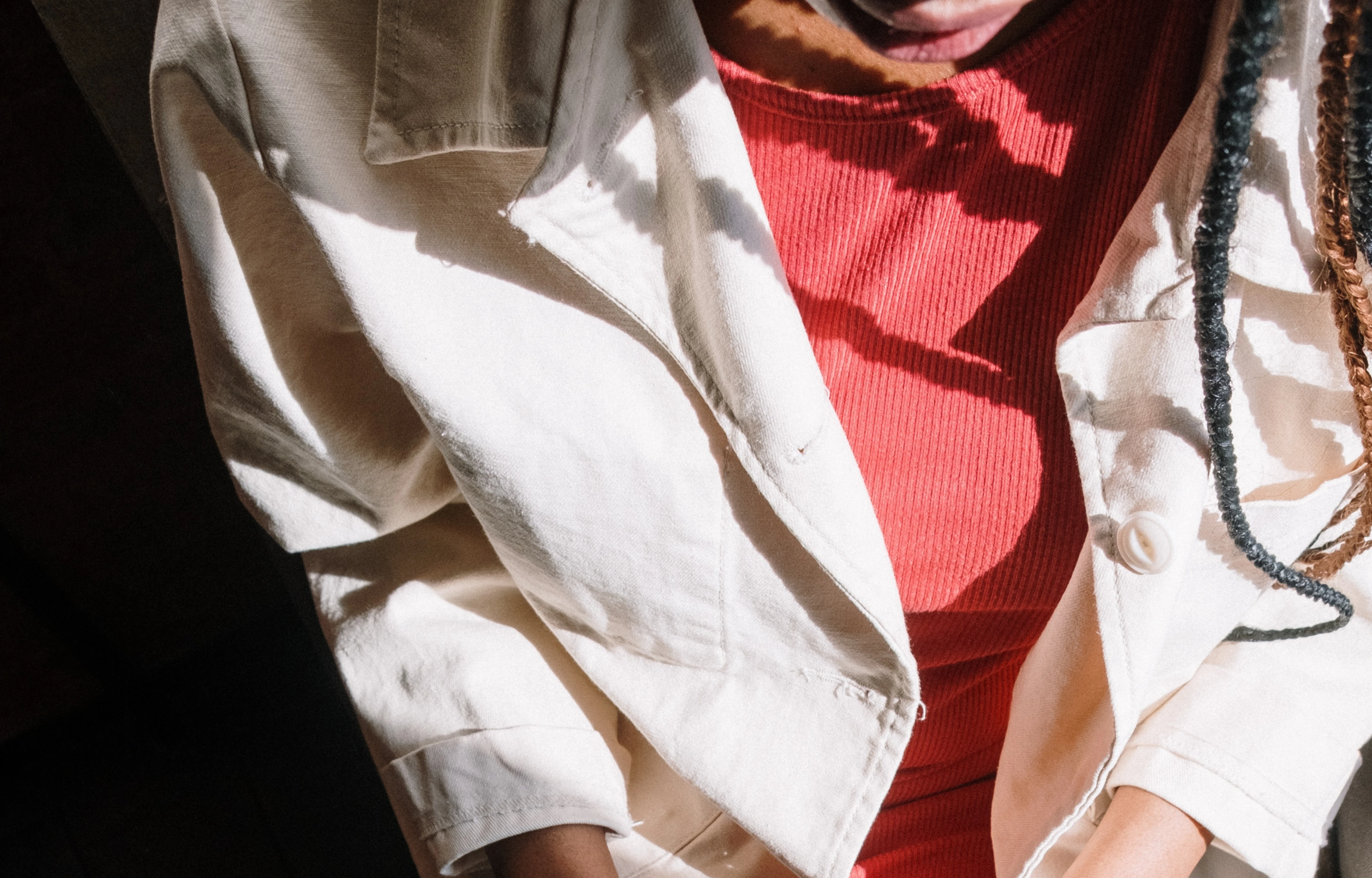 iPad Mini mockup in a ladies hand