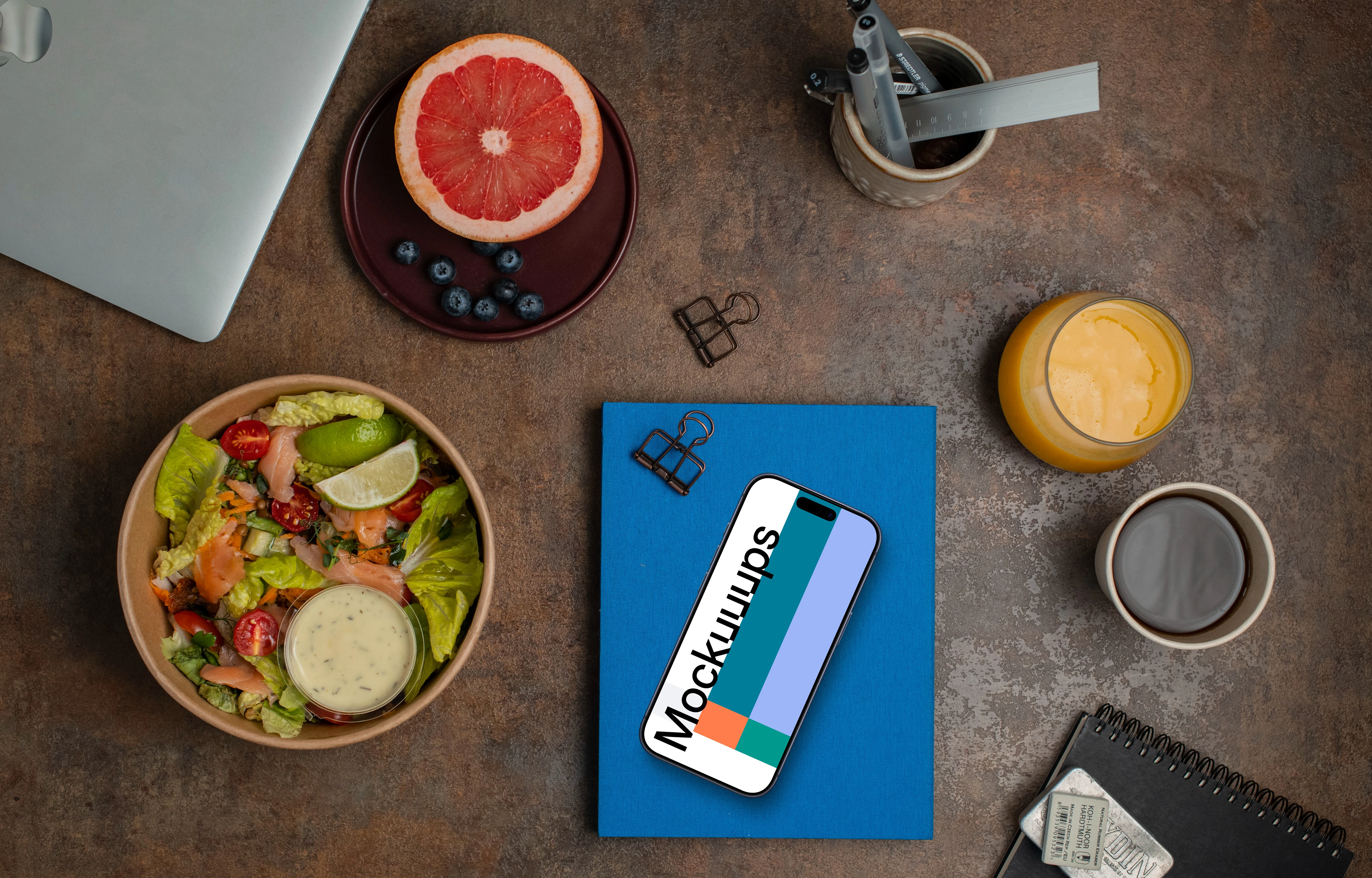 Salad delivery next to the Smartphone mockup